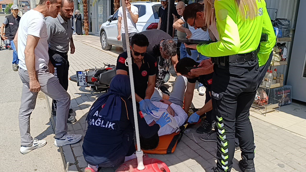 Otomobilin çarptığı motosikletli yaralandı 