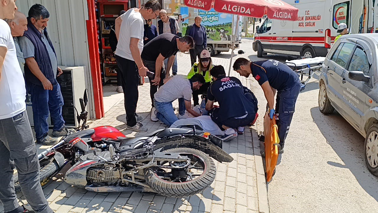 Otomobilin çarptığı motosikletli yaralandı 