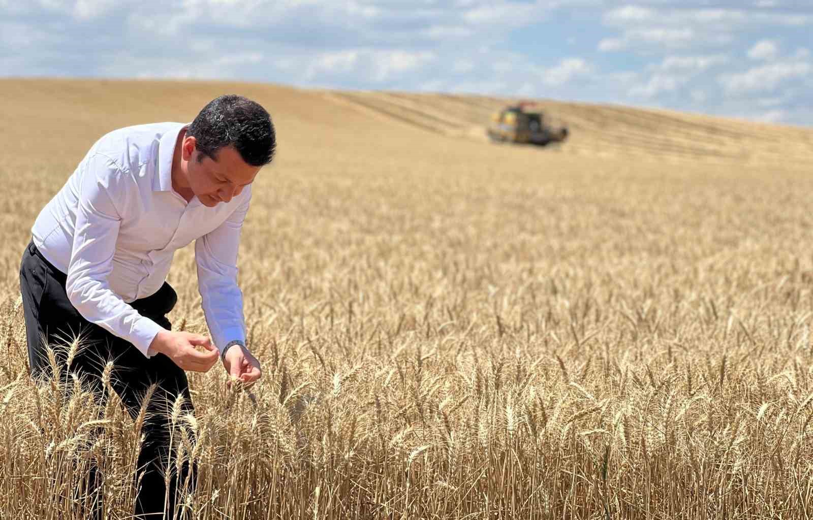Başkan Olgun, hasat döneminde çiftçileri yalnız bırakmadı 