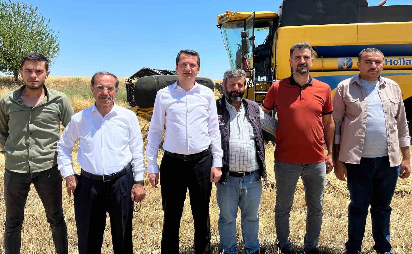 Başkan Olgun, hasat döneminde çiftçileri yalnız bırakmadı 