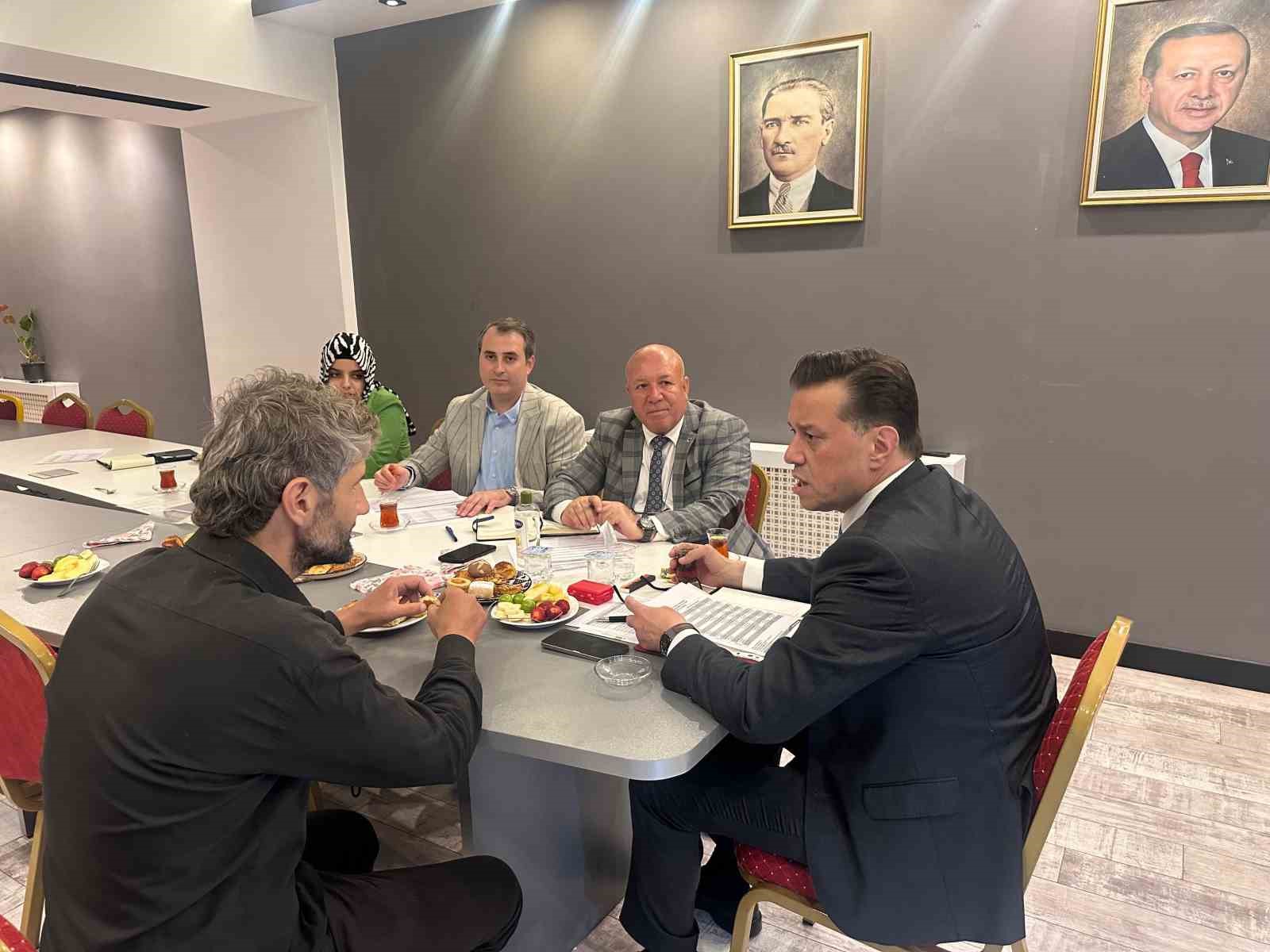 Milletvekili Hatipoğlu, ‘Halk Günü’nde vatandaşların talebini dinledi 