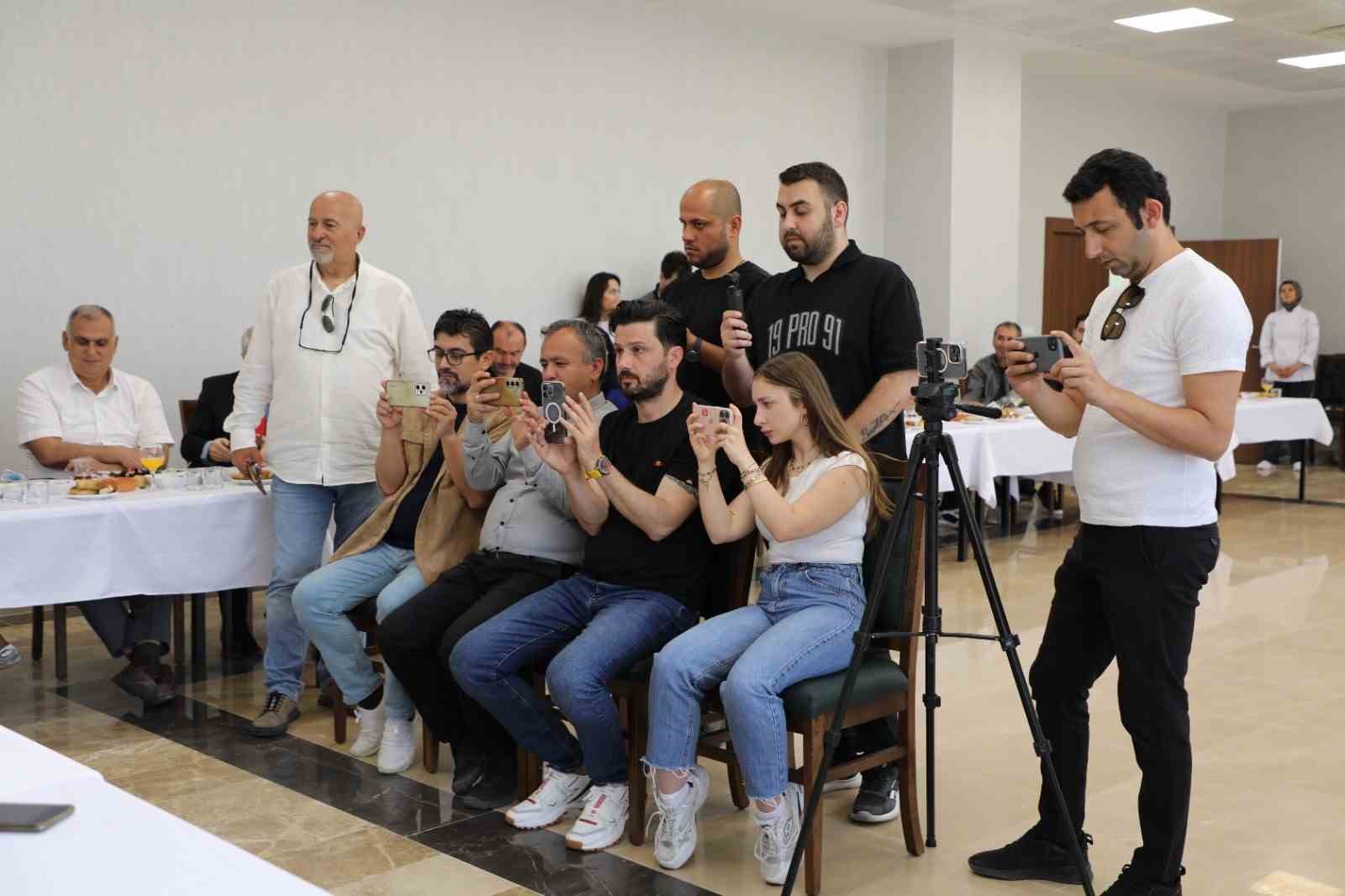 Rektör Akkaya’dan lüks makam aracı iddialarına cevap 