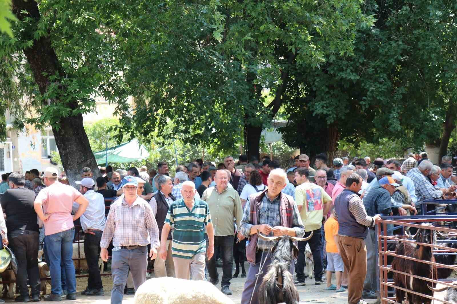 Bozdoğan Belediyesi’nden Kurban Bayramı öncesi satış yeri hizmeti 