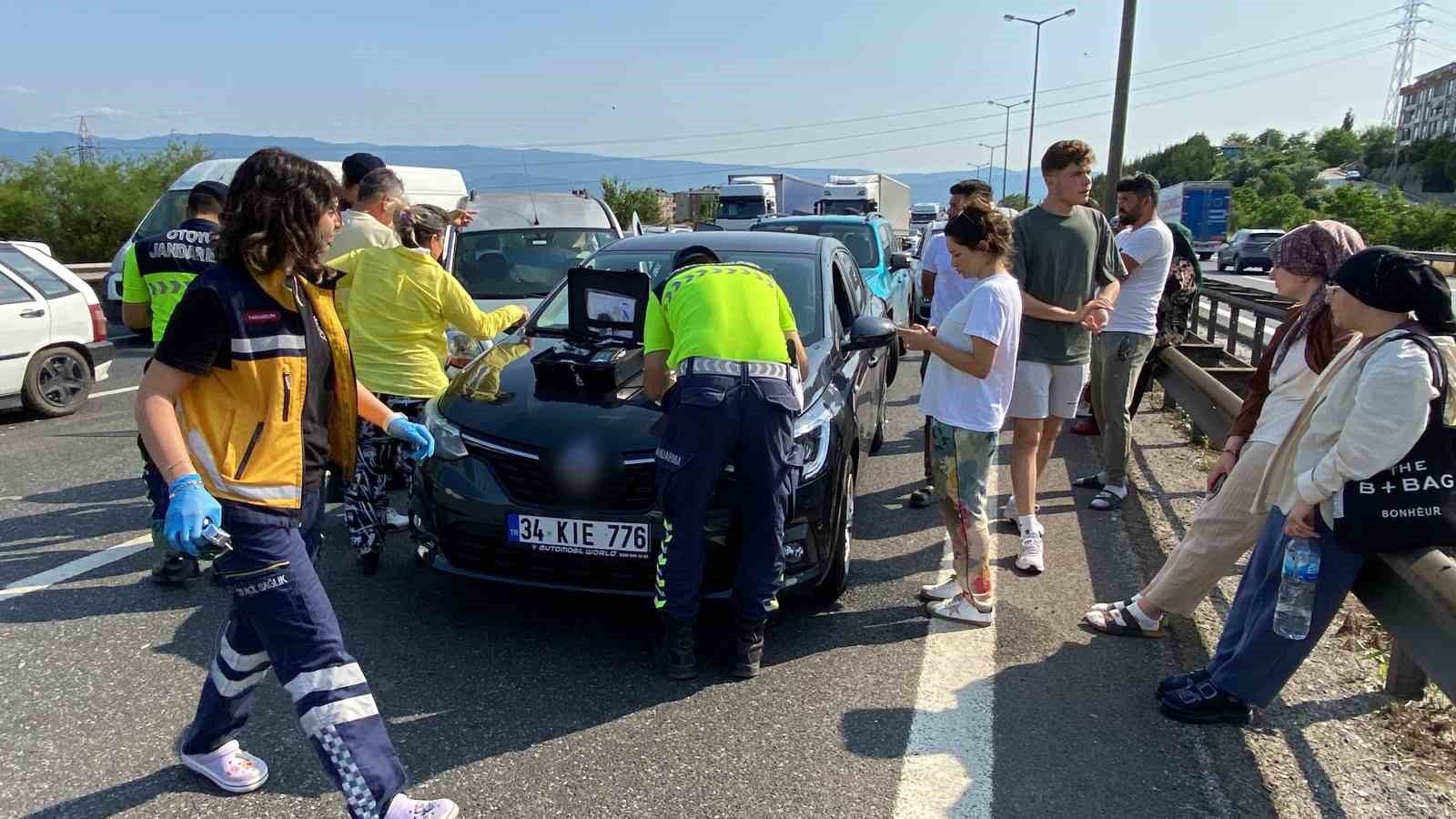 Kimsenin burnunun kanamadığı TEM’deki kazada 8 araç birbirine girdi 