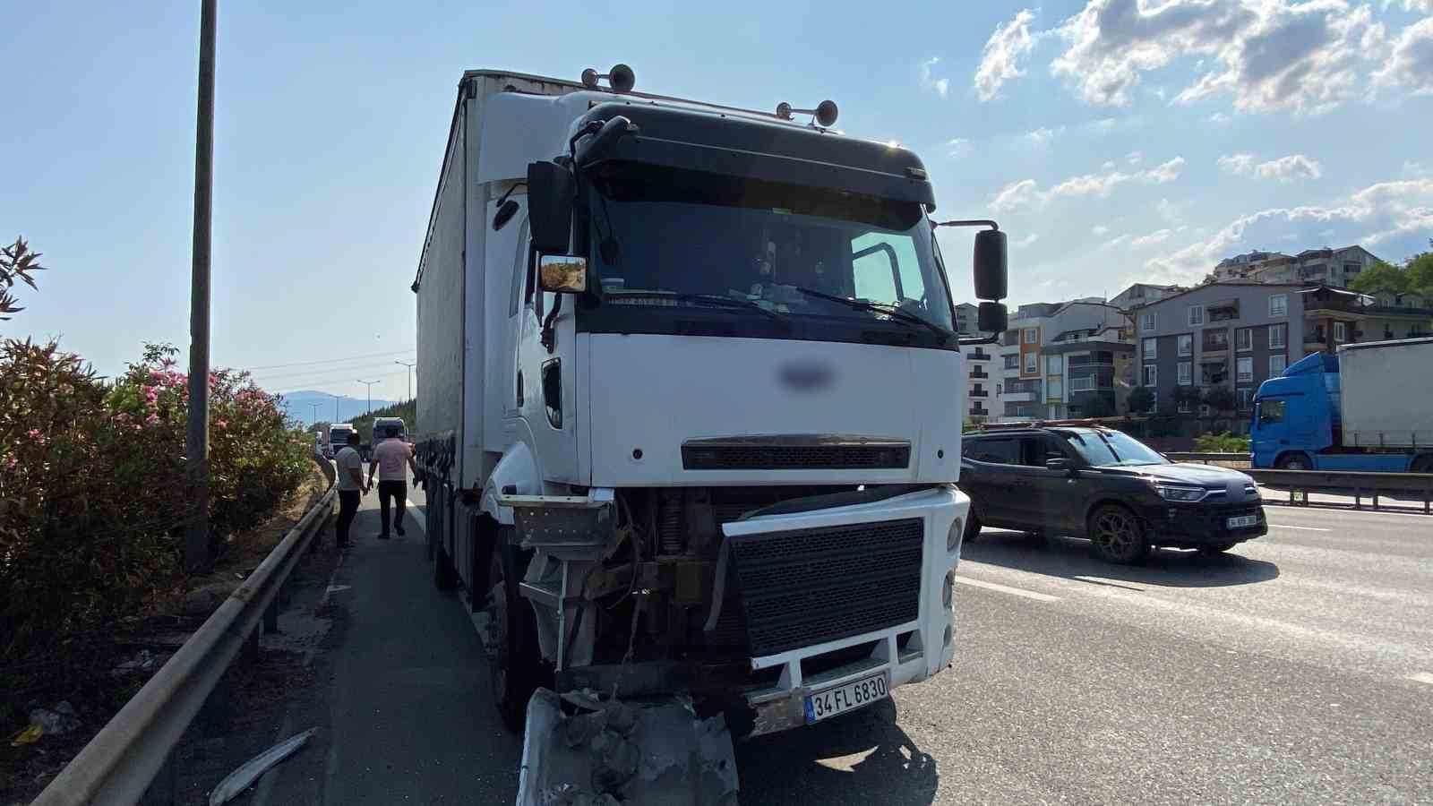 Kimsenin burnunun kanamadığı TEM’deki kazada 8 araç birbirine girdi 