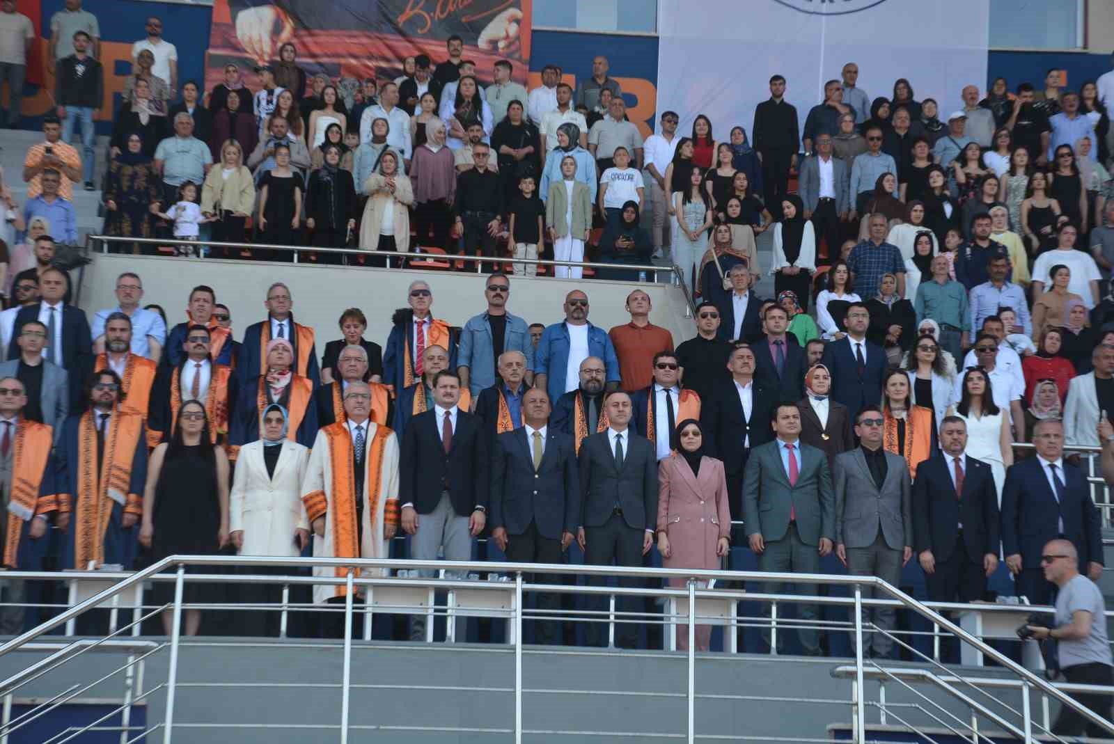 Sinop’ta 3 kuşak aynı törende mezun oldu 