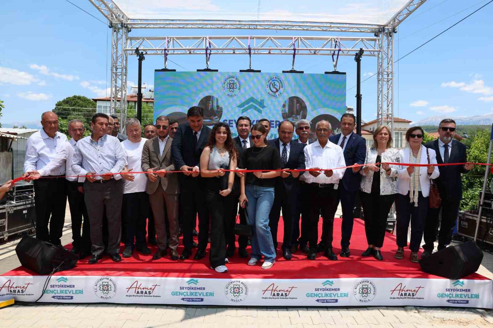 Seydikemer Gençlik Evleri kapılarını gençlere açtı 