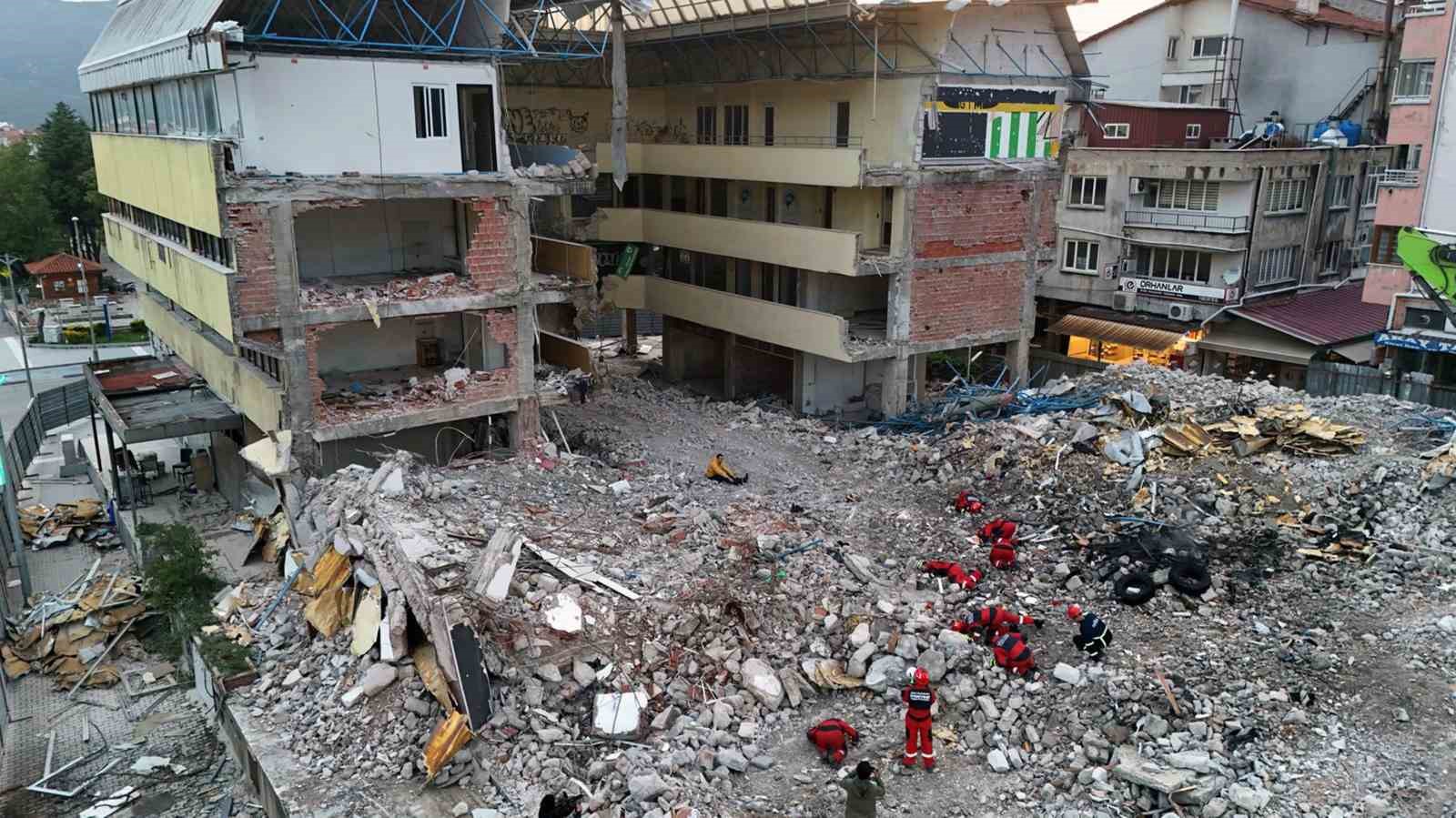 Yıkılan Mustafa Muğlalı işhanındaki hak sahiplerine arsa tahsisi yapıldı 