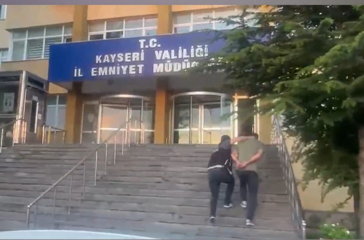 Narkotik köpeği ETA, zehir tacirlerine göz açtırmıyor 