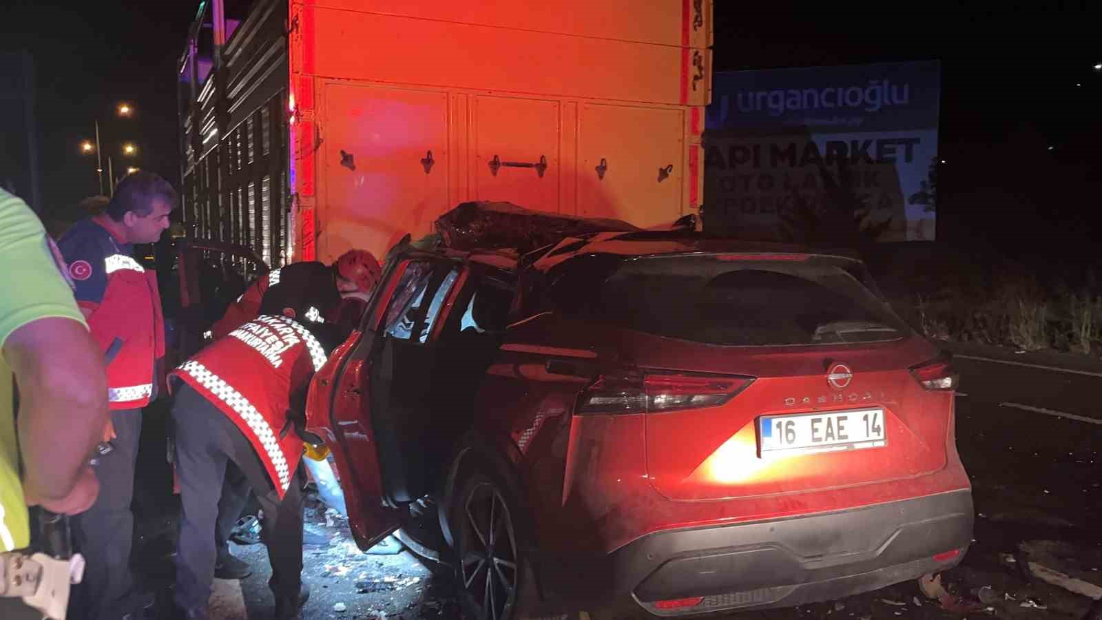 D-650’de cip, kamyona ok gibi saplandı: 1 ölü 