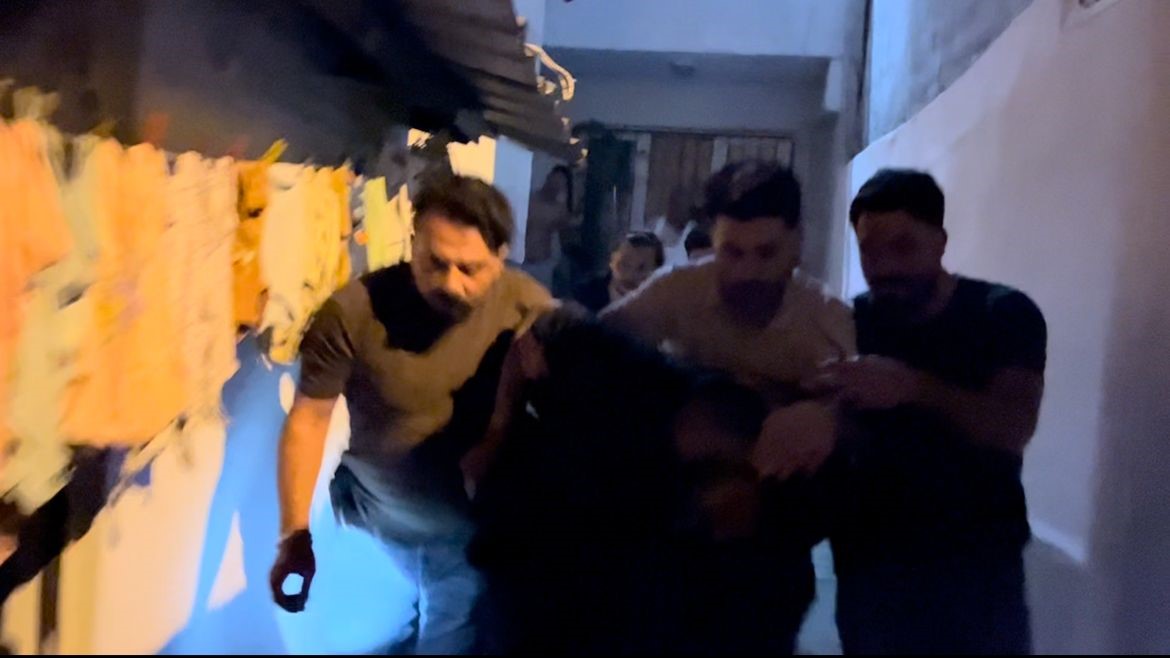 Bursa’da sıcak dakikalar: Ekiplerden kaçmaya çalışan aranan şahsın yakalanma anı kamerada 