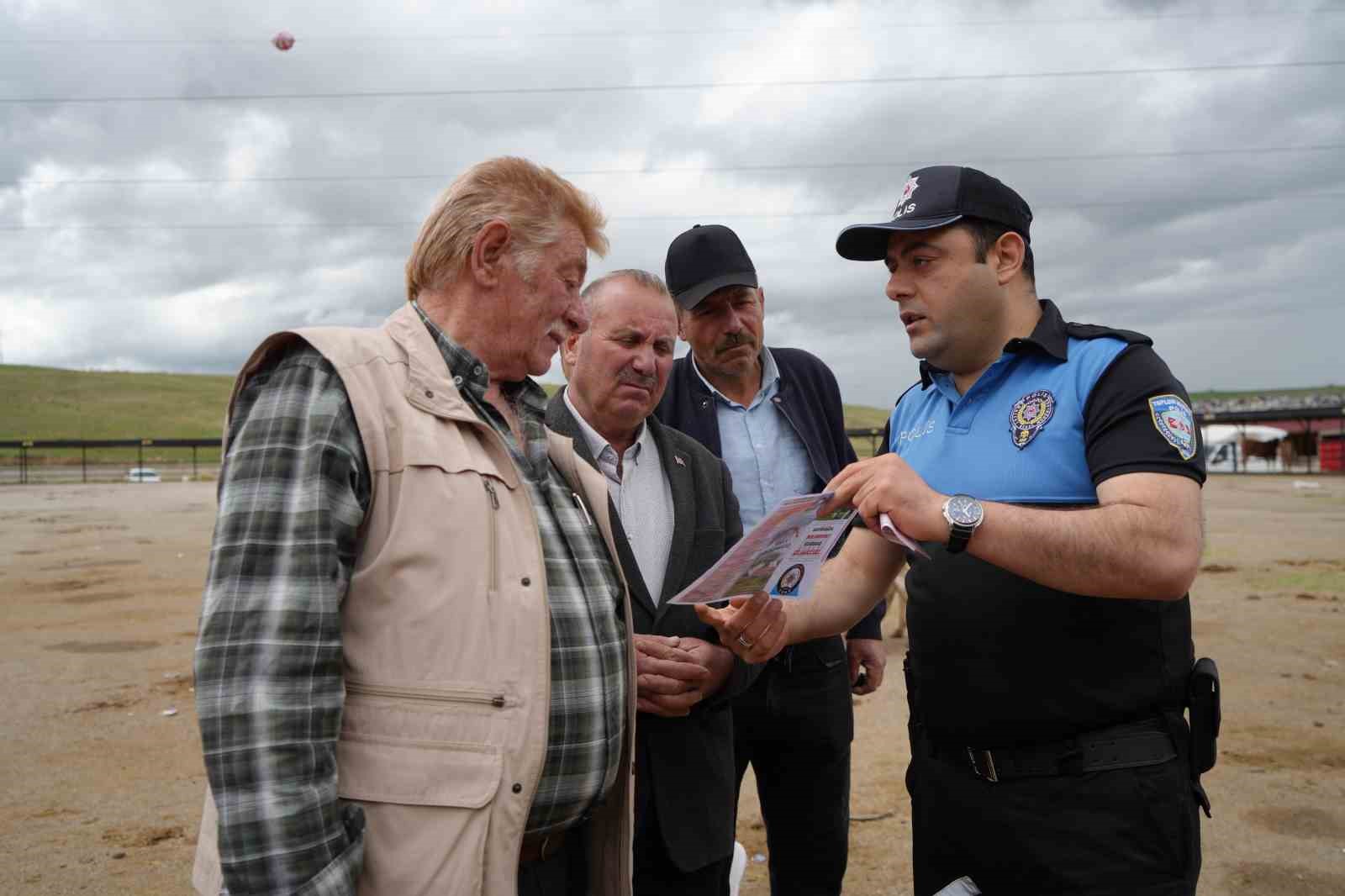 Ekipler dolandırıcılara karşı teyakkuzda: Bayburt polisinden kurban pazarında sahte para ve dolandırıcılık uyarısı 