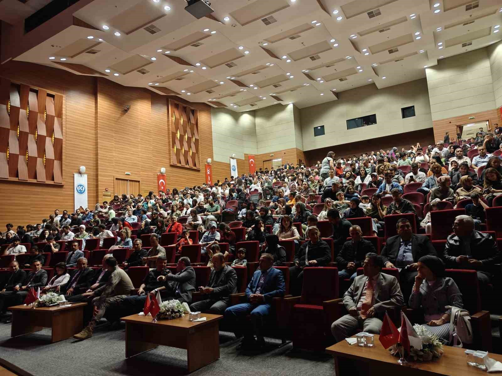 Kumar bağımlılığını tiyatro ile anlattılar 