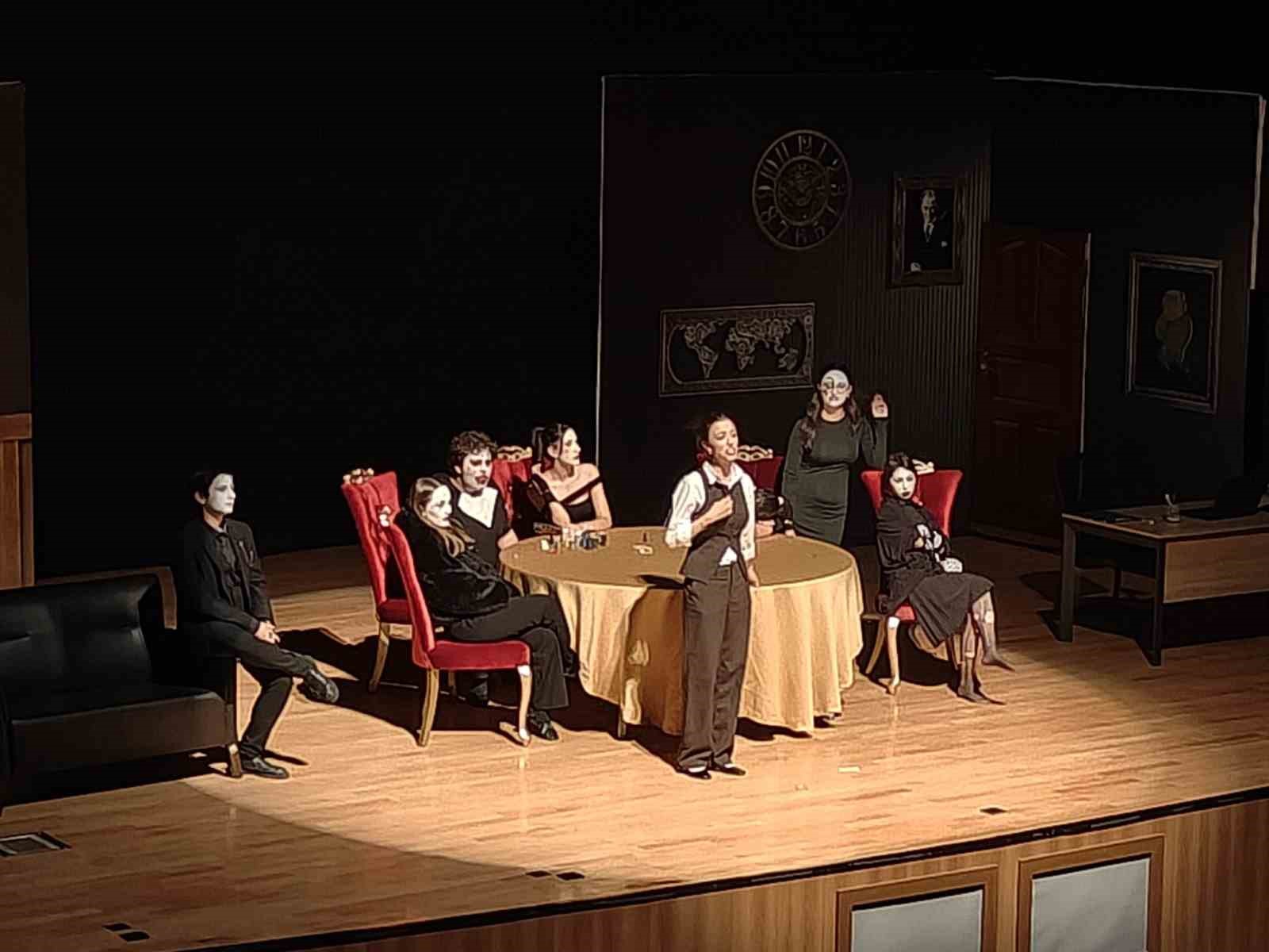 Kumar bağımlılığını tiyatro ile anlattılar 