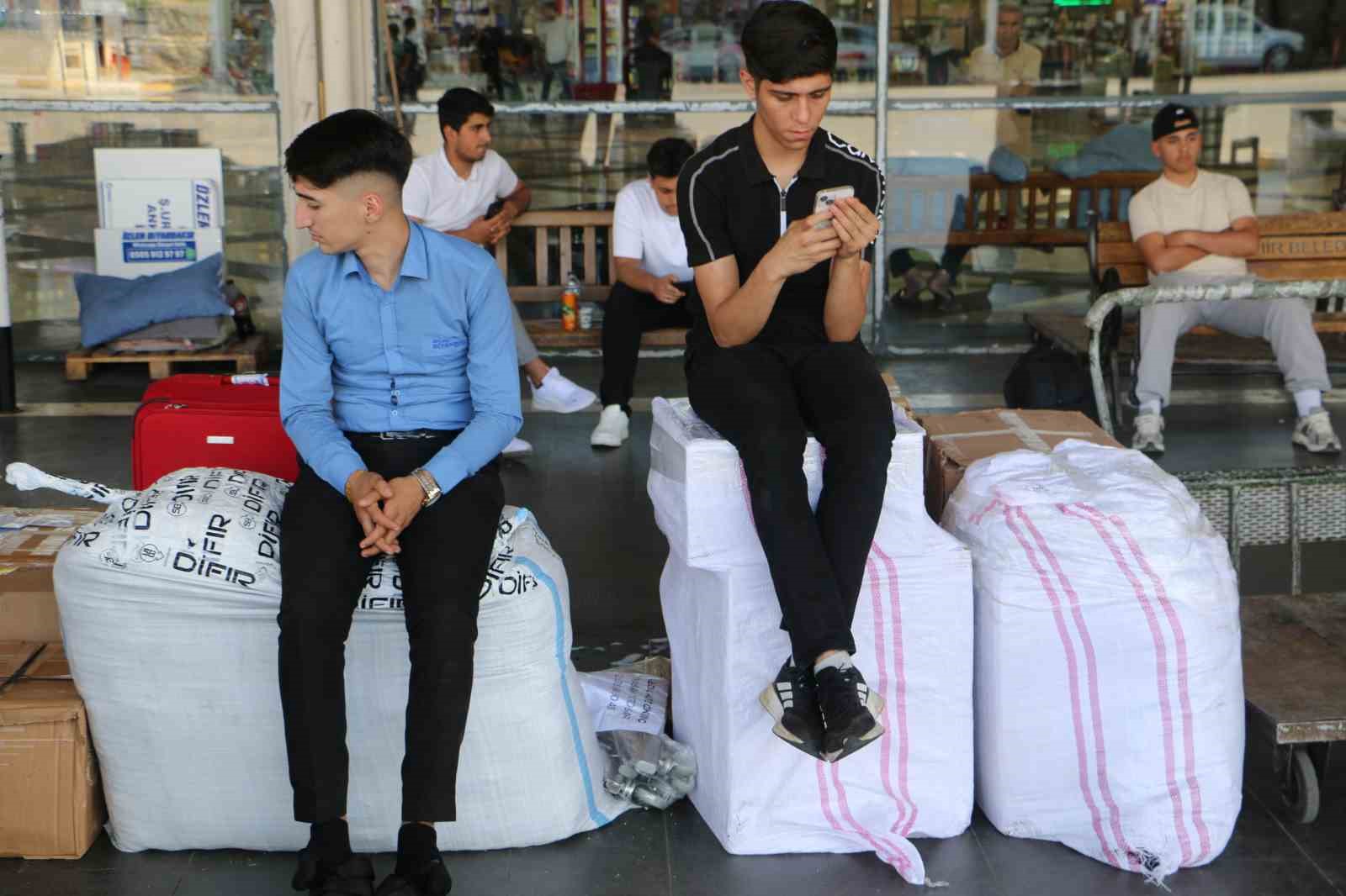 Diyarbakır otogarında bayram sessizliği sürüyor 