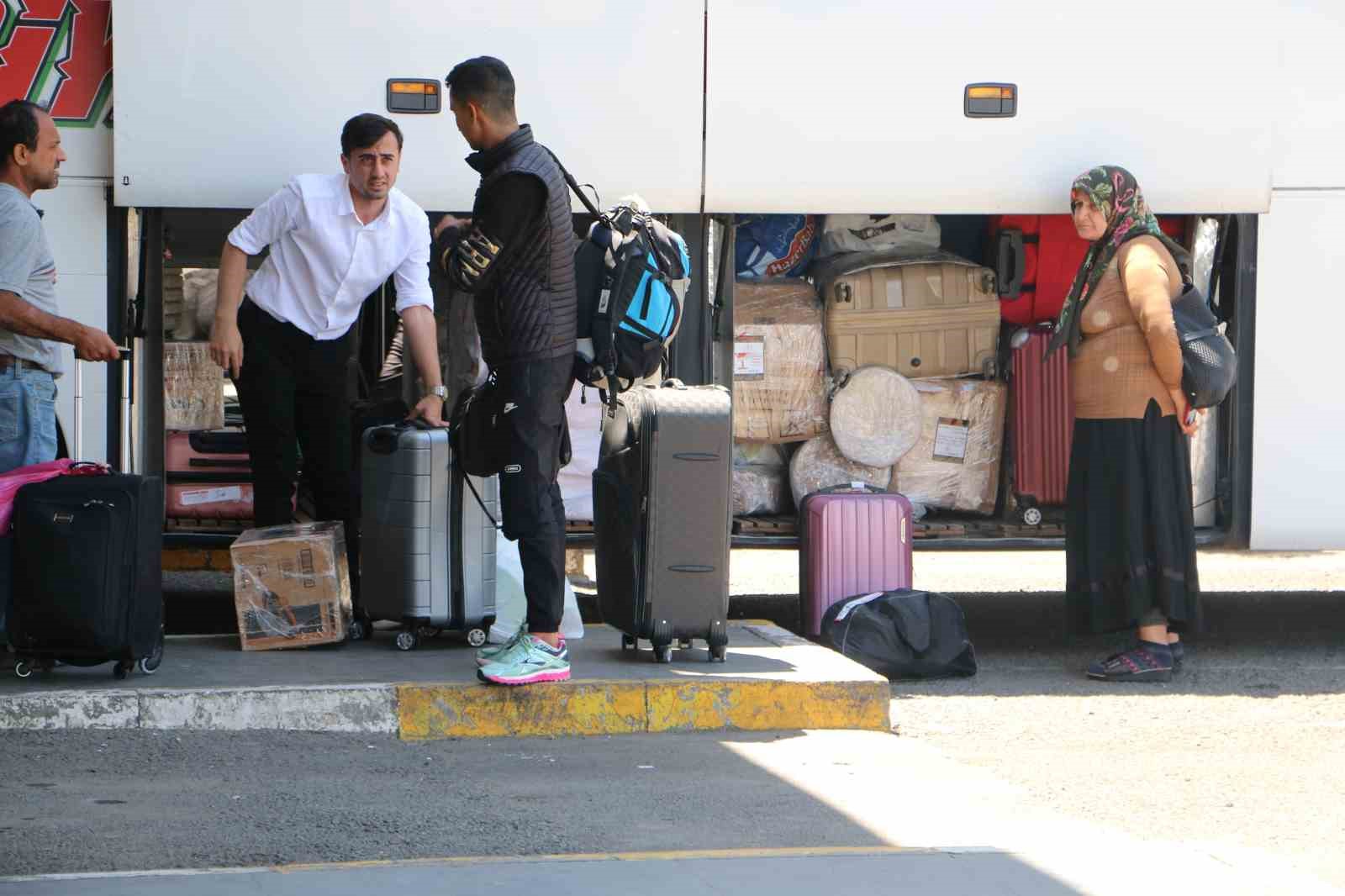 Diyarbakır otogarında bayram sessizliği sürüyor 
