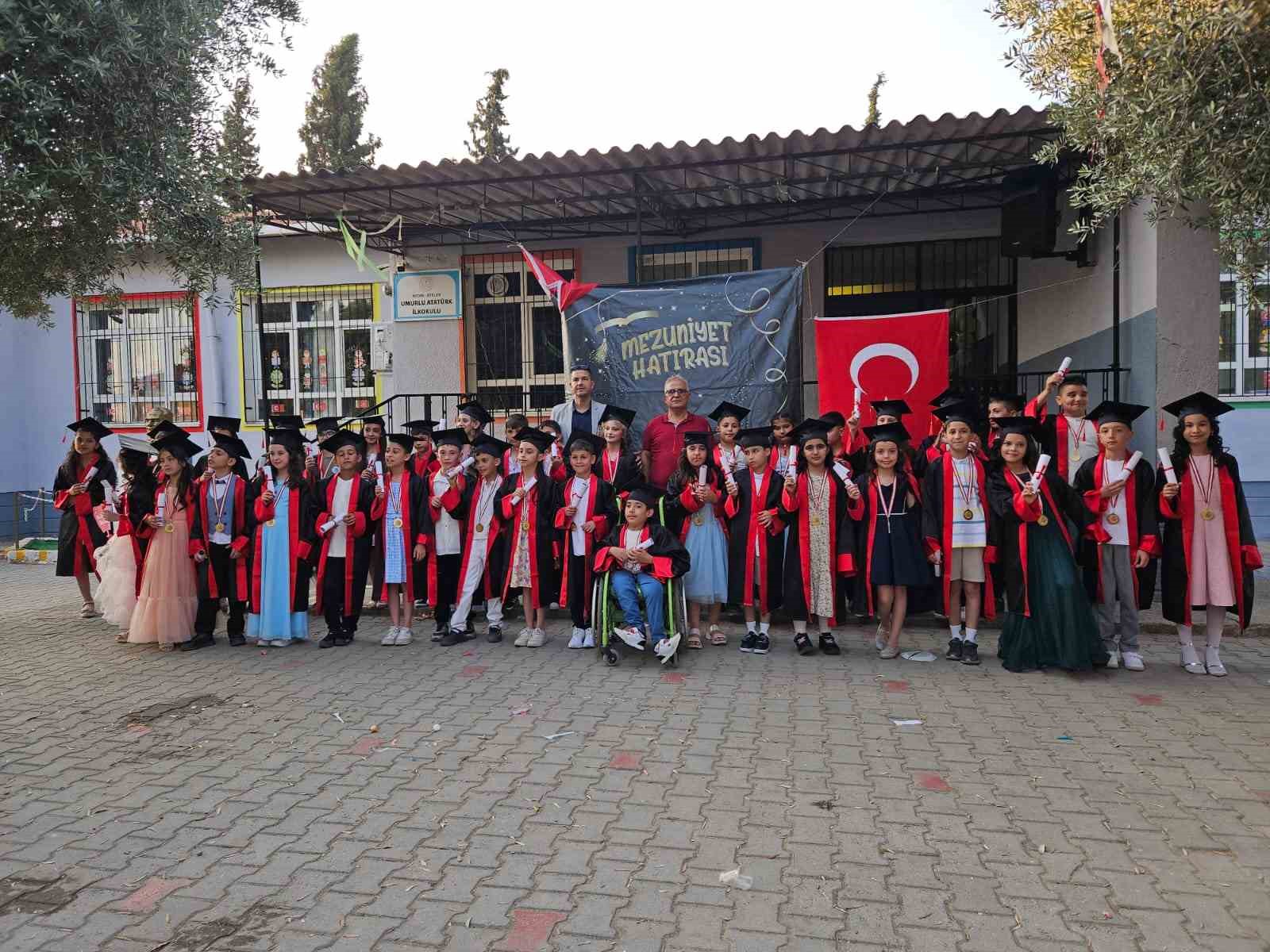 Umurlu Atatürk İlkokulu’nda mezuniyet heyecanı 