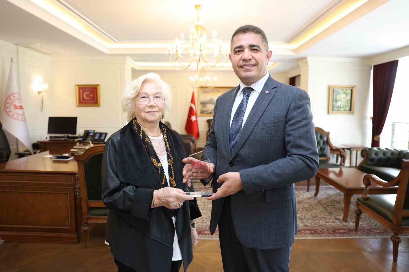 Devlet hastanesine 8 ritim kolter cihazı bağışladı 