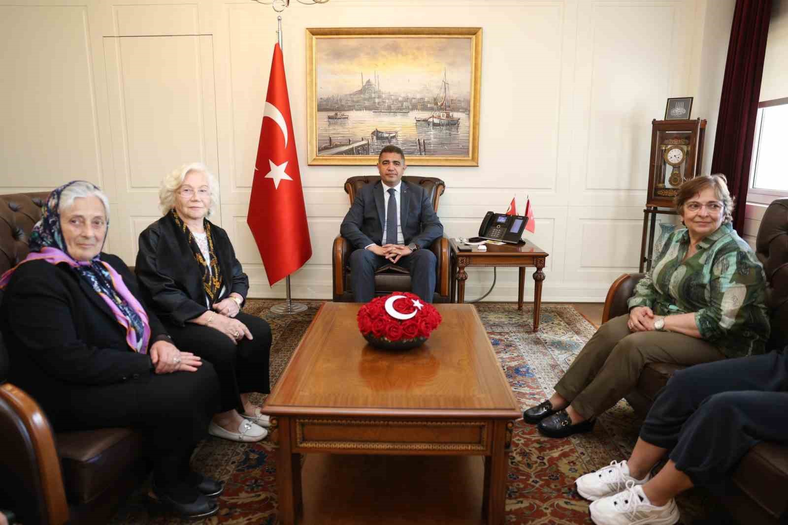 Devlet hastanesine 8 ritim kolter cihazı bağışladı 