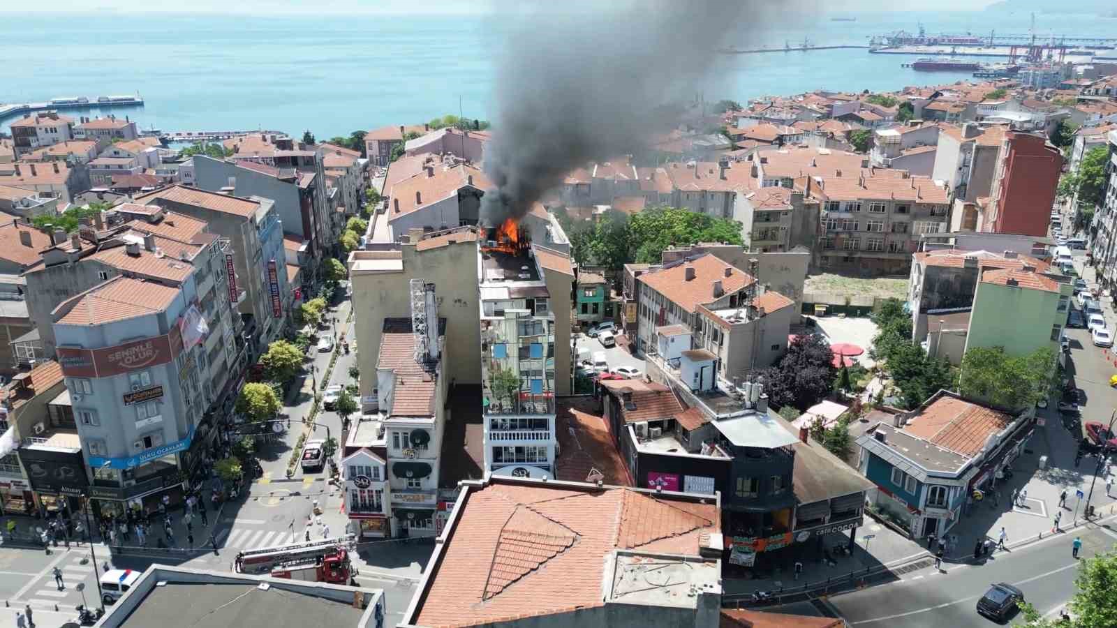 Pastane yangını asansör panosundan çıkmış