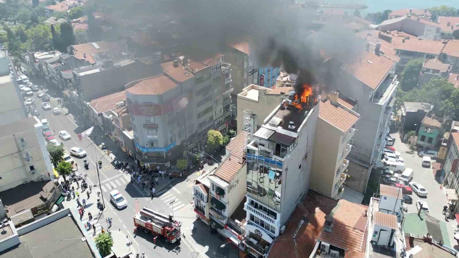Pastane yangını asansör panosundan çıkmış 