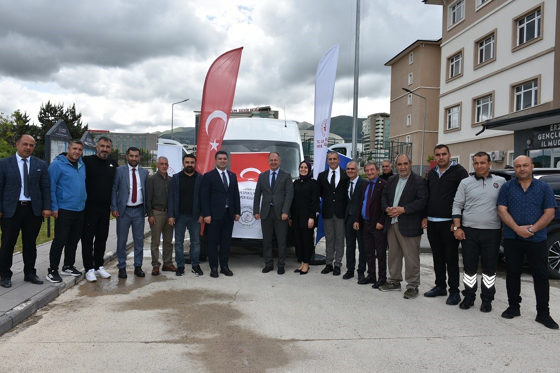 Erzurum Gençlik Spor Kulübü’ne yeni minibüs 