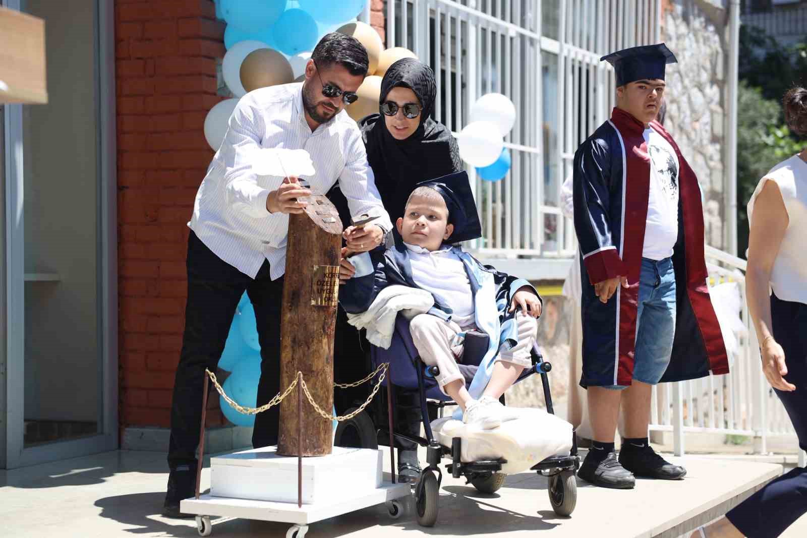 Özel çocuklar mezuniyet coşkusu yaşadı 