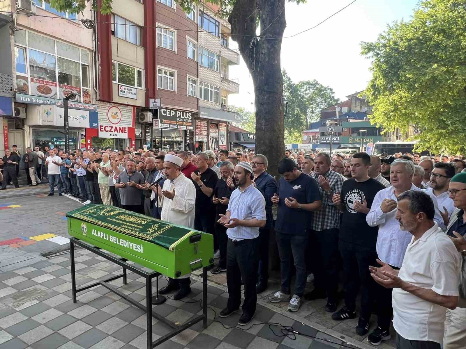 Kanserden ölen Kaplancan son yolculuğuna uğurlandı 