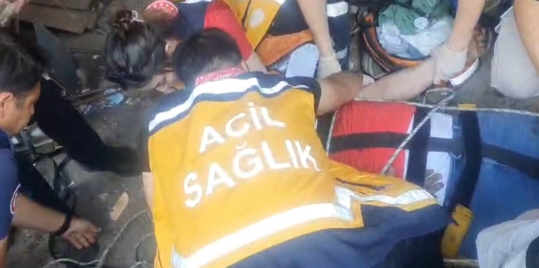 Asmaları temizlerken kuyuya düştü, itfaiye ekipleri seferber oldu 