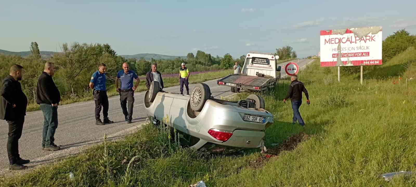 Takla atan araçtan yara almadan kurtuldu 