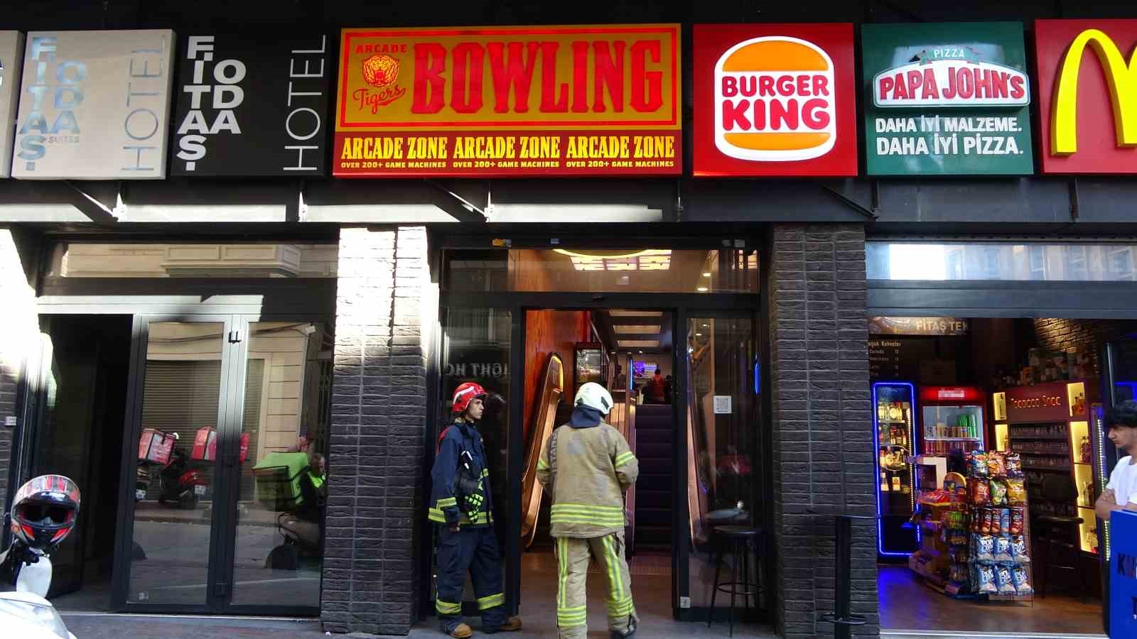 Beyoğlu’nda 7 katlı iş yerinde korkutan yangın 