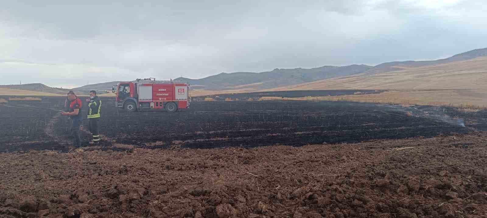 Siirt’te buğday tarlasına yıldırım düştü 