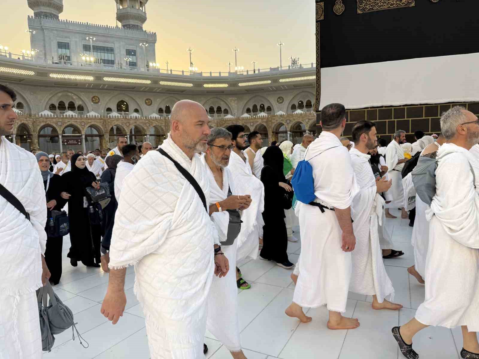 Türk siyasetçileri ve Müslüman ülke liderleri de Kabe’ye kavuştu