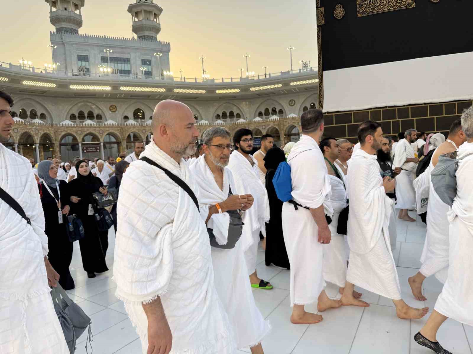 Türk siyasetçileri ve Müslüman ülke liderleri de Kabe’ye kavuştu 