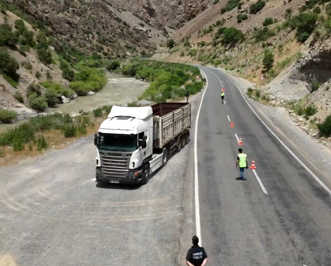 Hakkari’de bir tırda 66 kilo 120 gram metamfetamin ele geçirildi 
