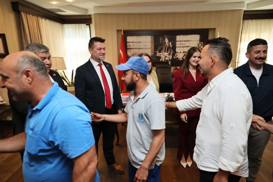 Başkan Balcıoğlu, belediye personeliyle bayramlaştı 