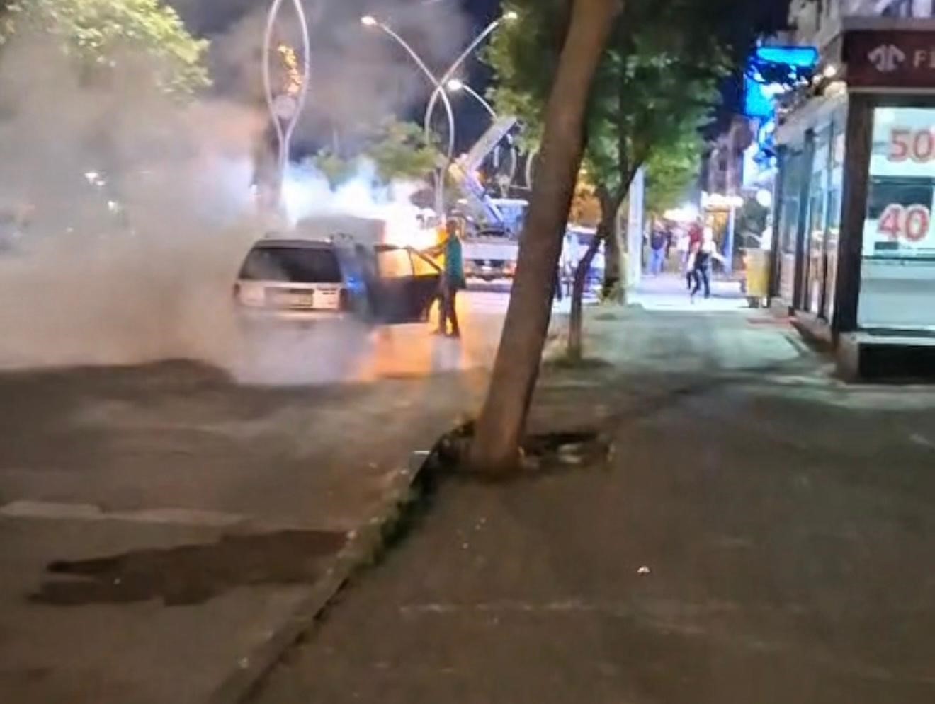 Sakarya’da otomobil alevlere teslim oldu 