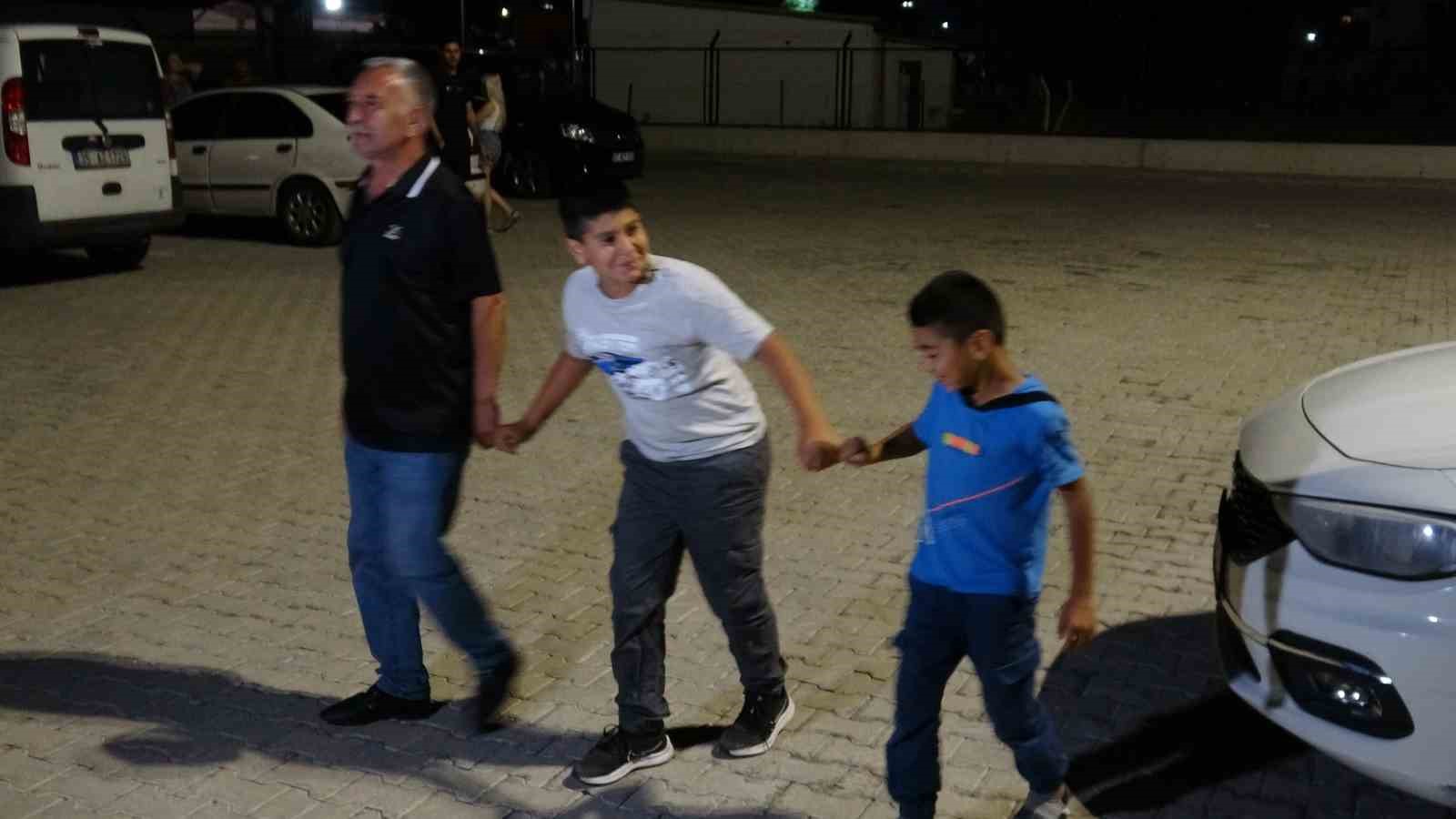 İnfaz düzenlemesi yürürlüğe girdi, cezaevi önünde halay çekip yakınlarını beklediler 