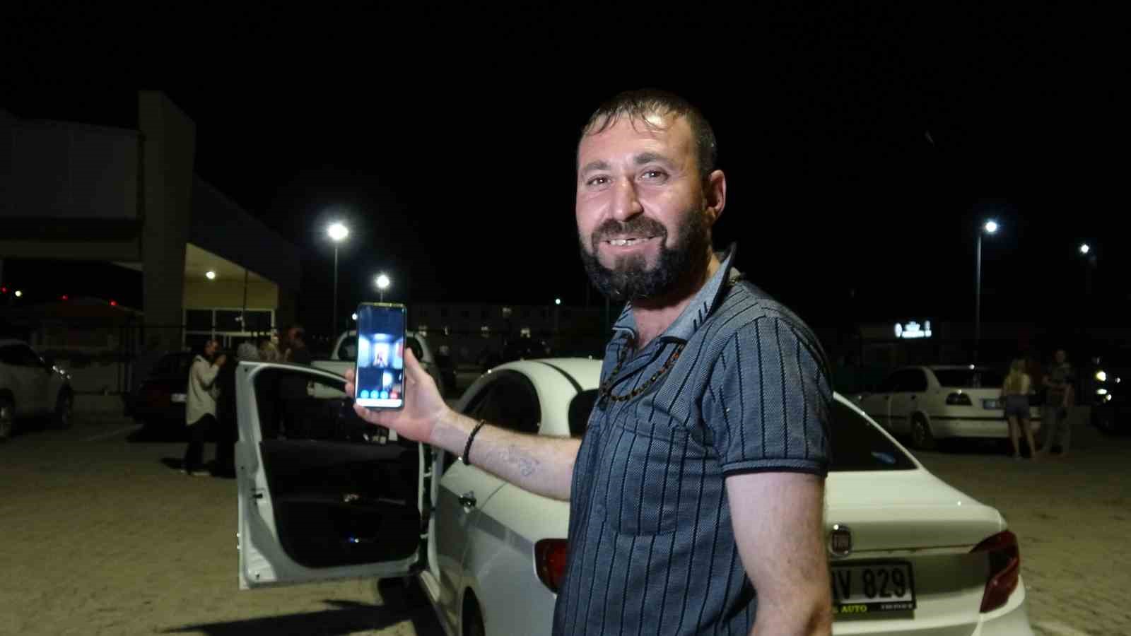 İnfaz düzenlemesi yürürlüğe girdi, cezaevi önünde halay çekip yakınlarını beklediler 