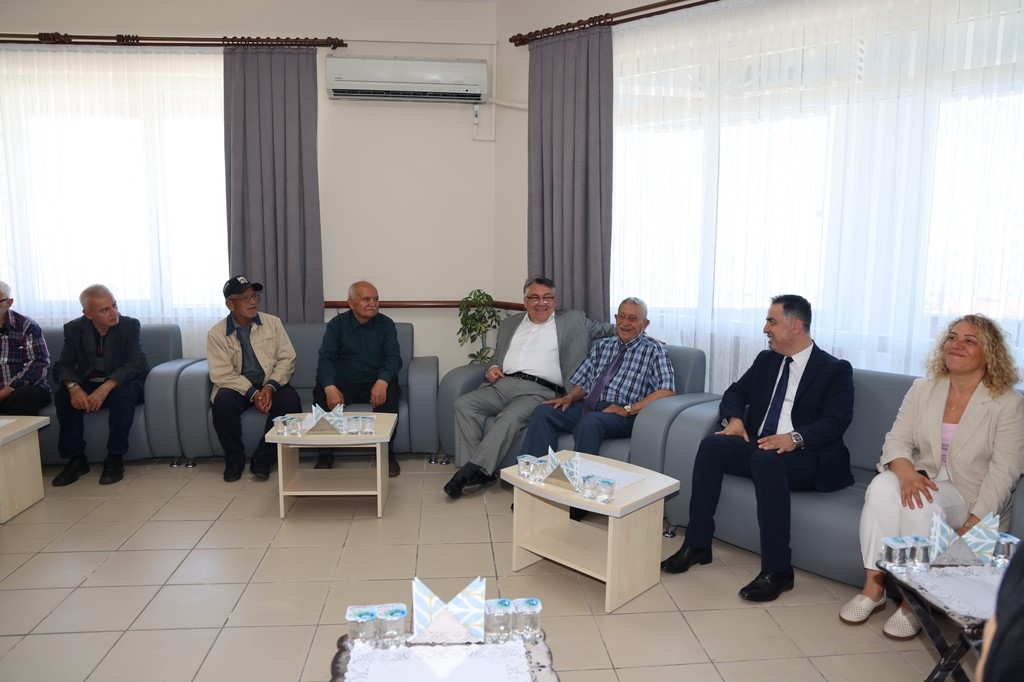 Rektör Özölçer Merkez Huzurevi sakinlerinin Kurban Bayramı’nı kutladı 