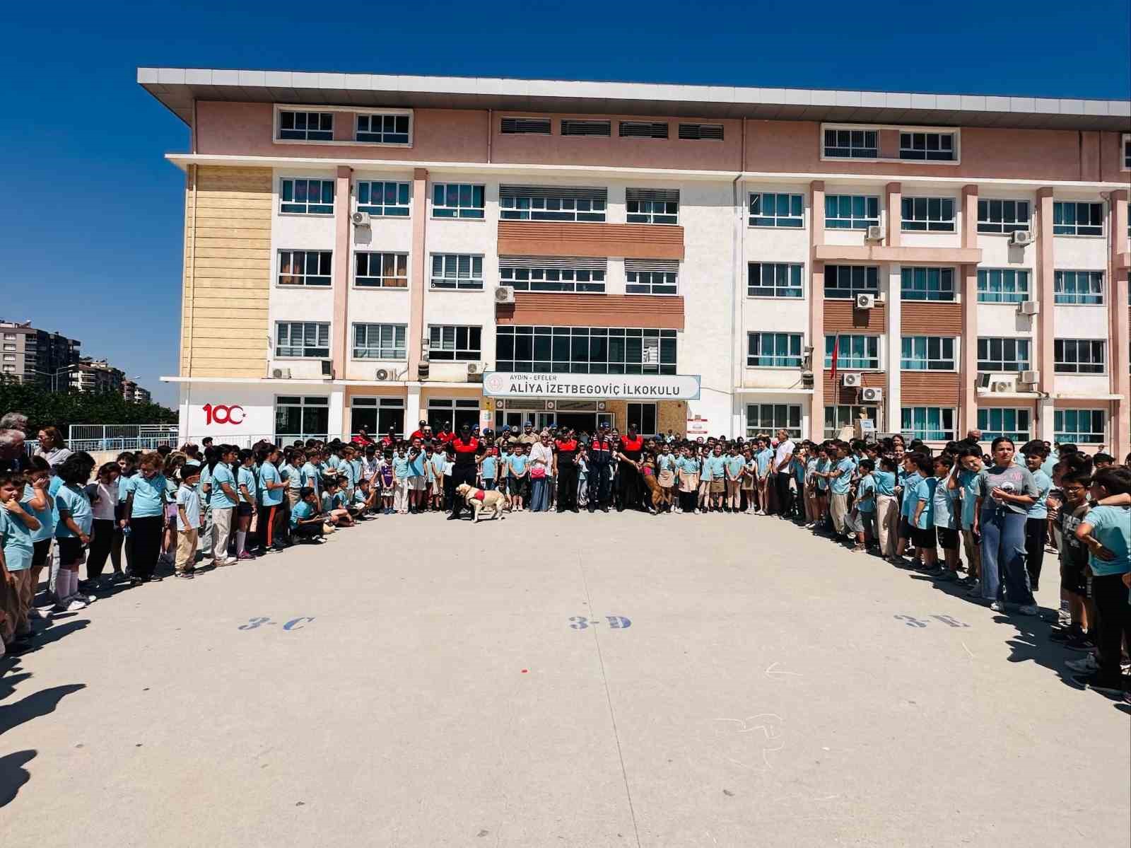 İlkokul öğrencilerine jandarma tanıtıldı 
