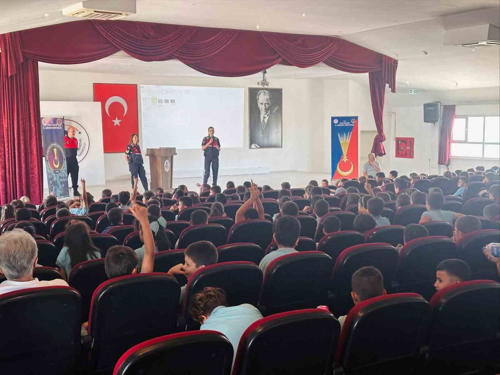 İlkokul öğrencilerine jandarma tanıtıldı 