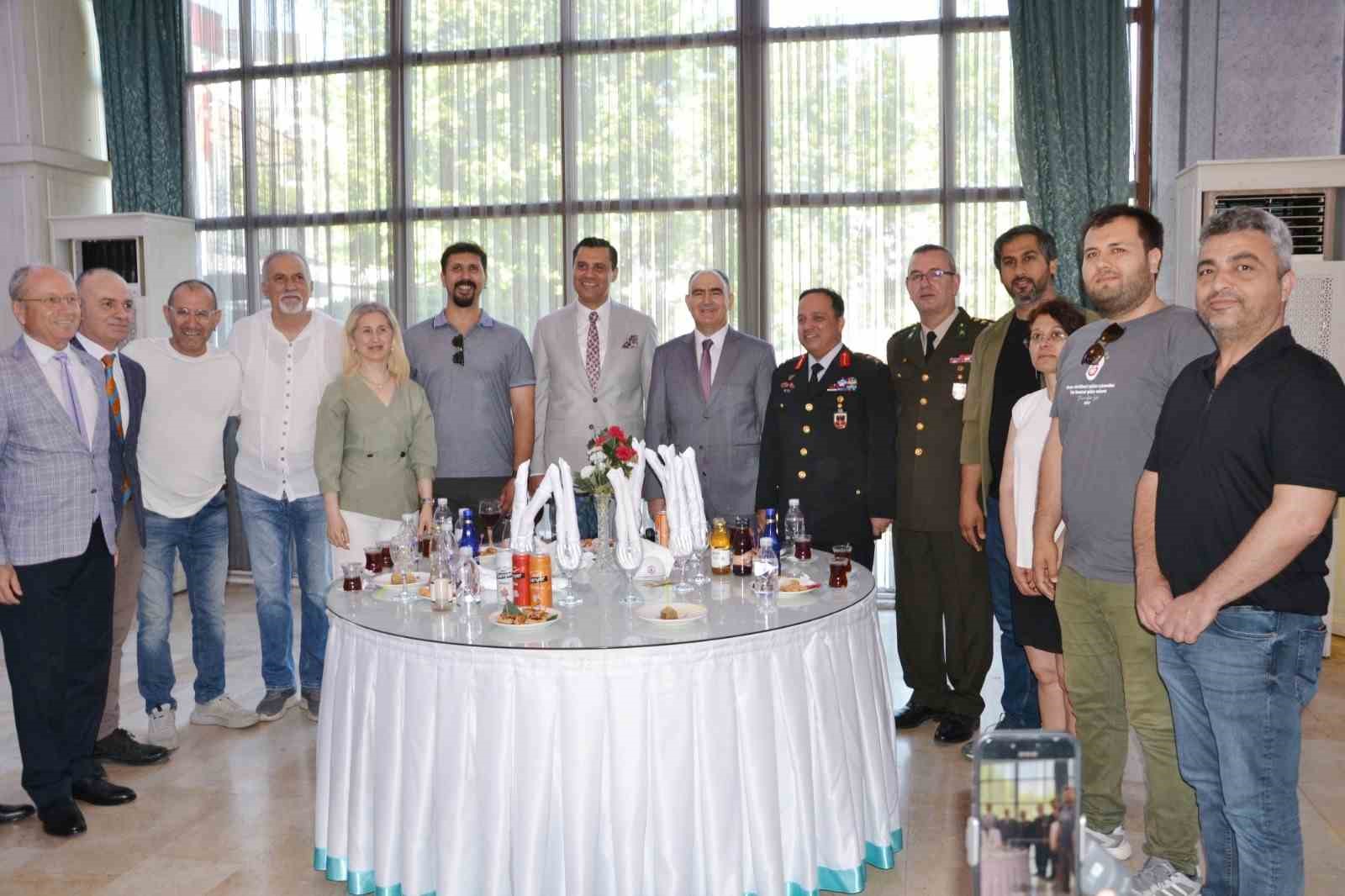Manisa’da resmi bayramlaşma töreni yapıldı 
