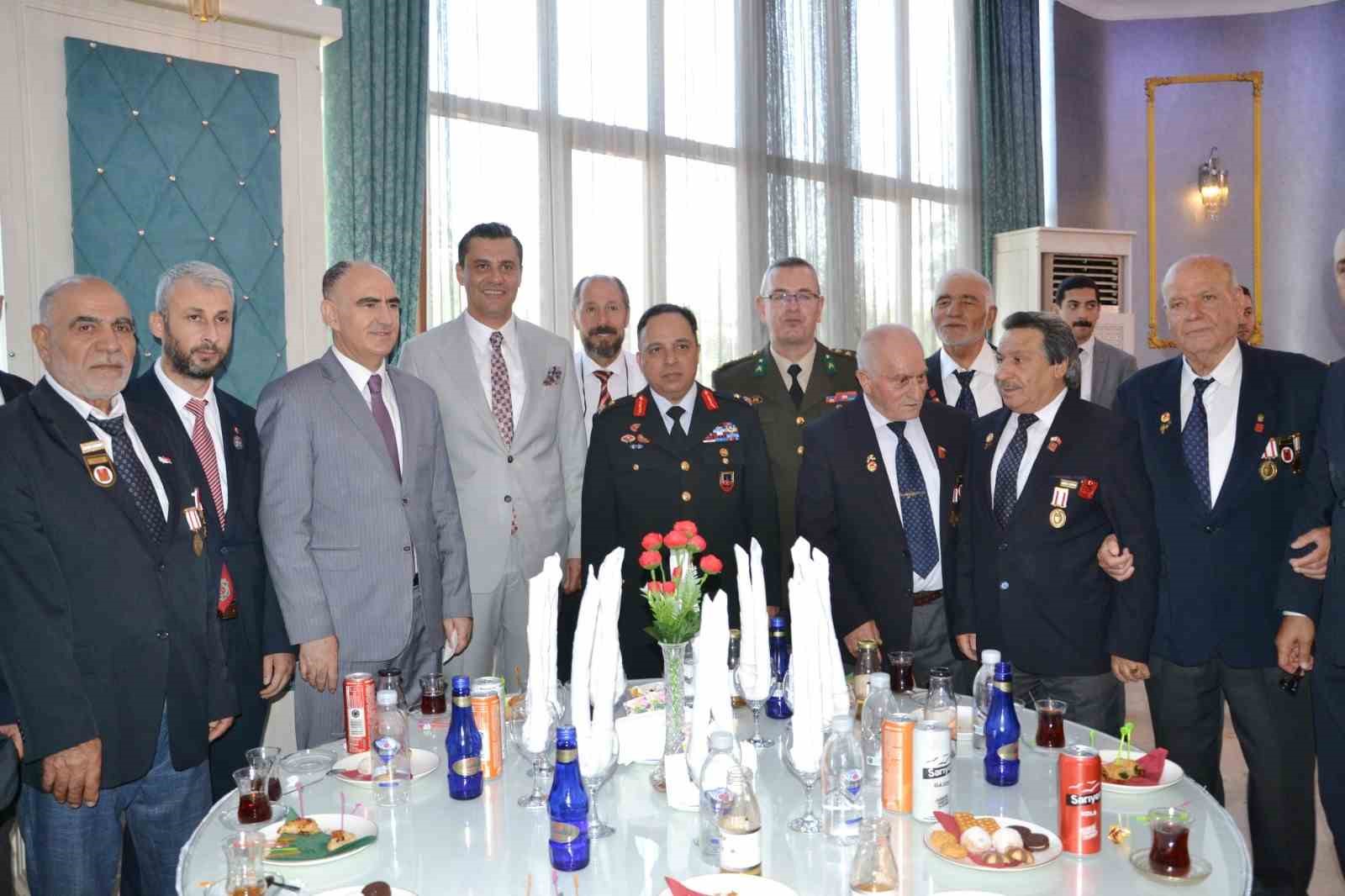 Manisa’da resmi bayramlaşma töreni yapıldı 