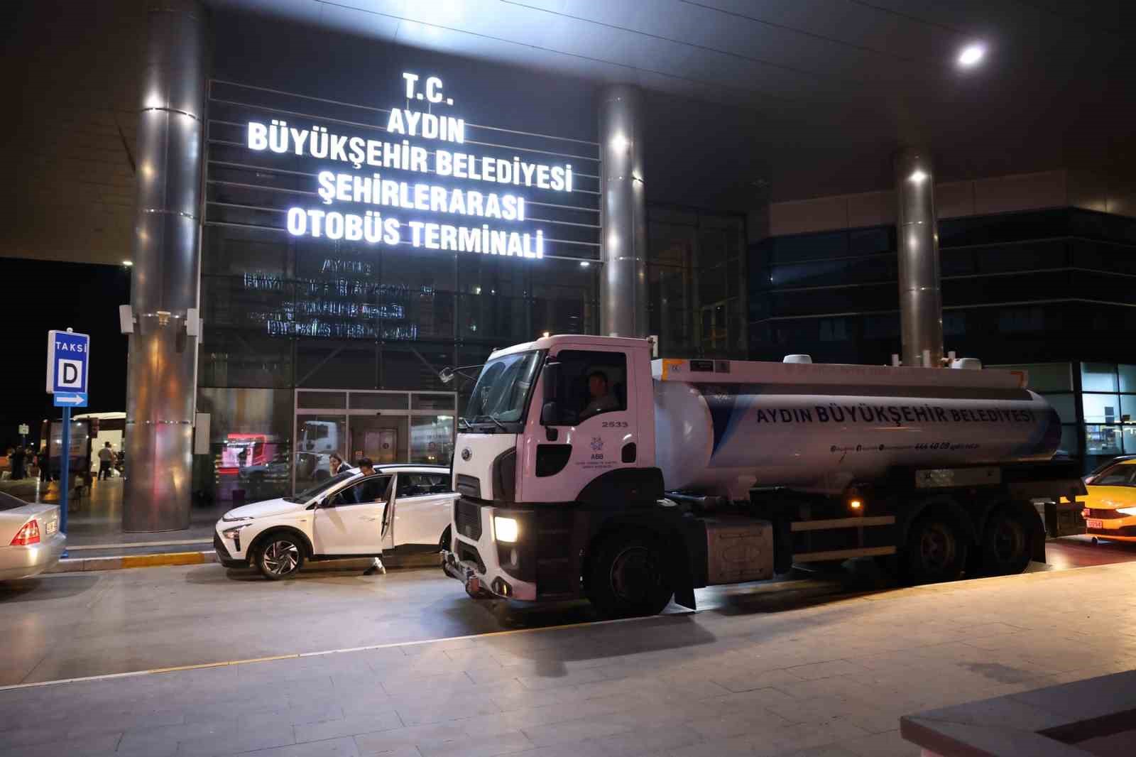 Büyükşehirden otogarlarda temizlik çalışması 