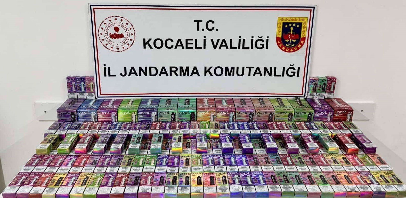 1 milyon 450 bin TL değerinde elektronik sigara ve makaron ele geçirildi 