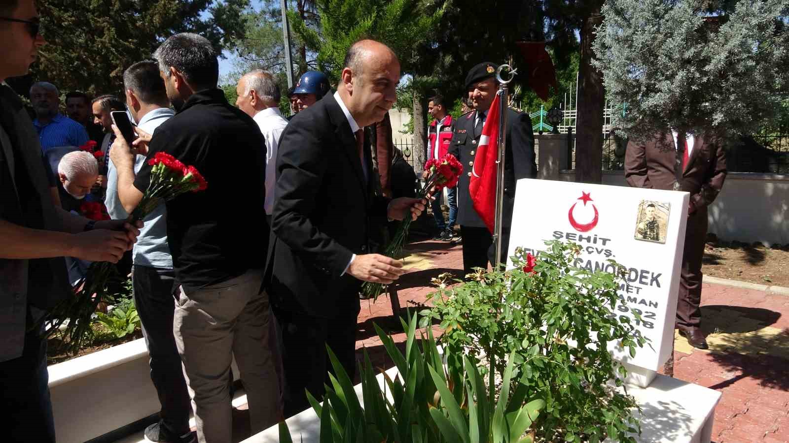 Kent protokolü şehitlik ziyaretinde bulundu 