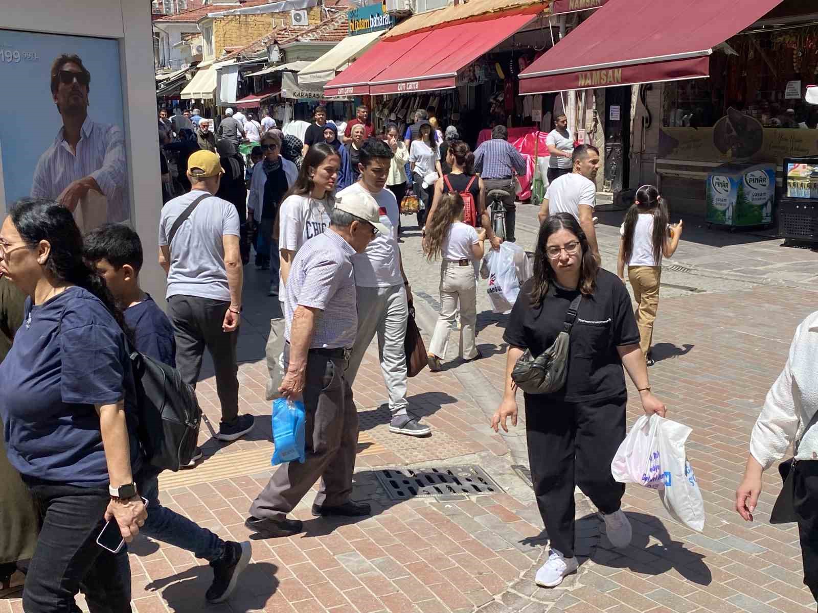 Arefe gününde vatandaşlar çarşıya akın etti 