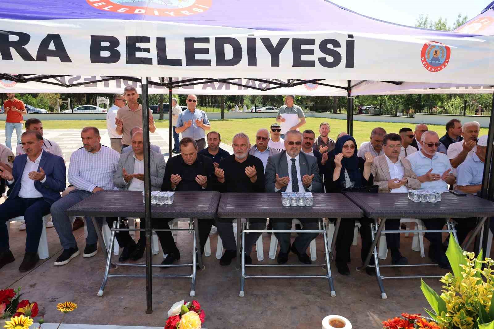 Arefe gününde şehitler dualarla anıldı 