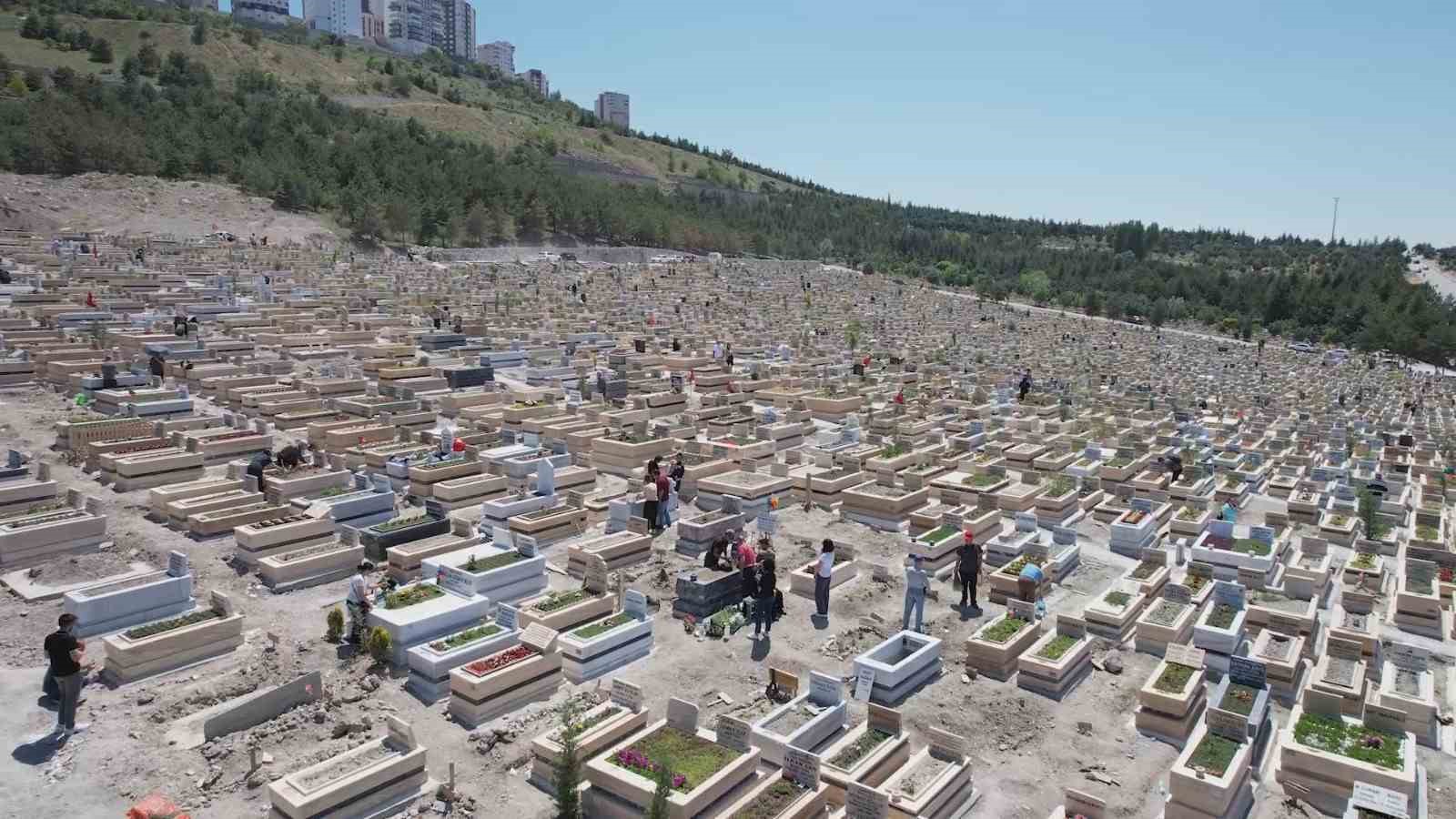 Kurban Bayramı arefesinde mezarlıklar ziyaret edildi 